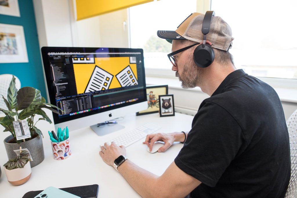 Eggu at work